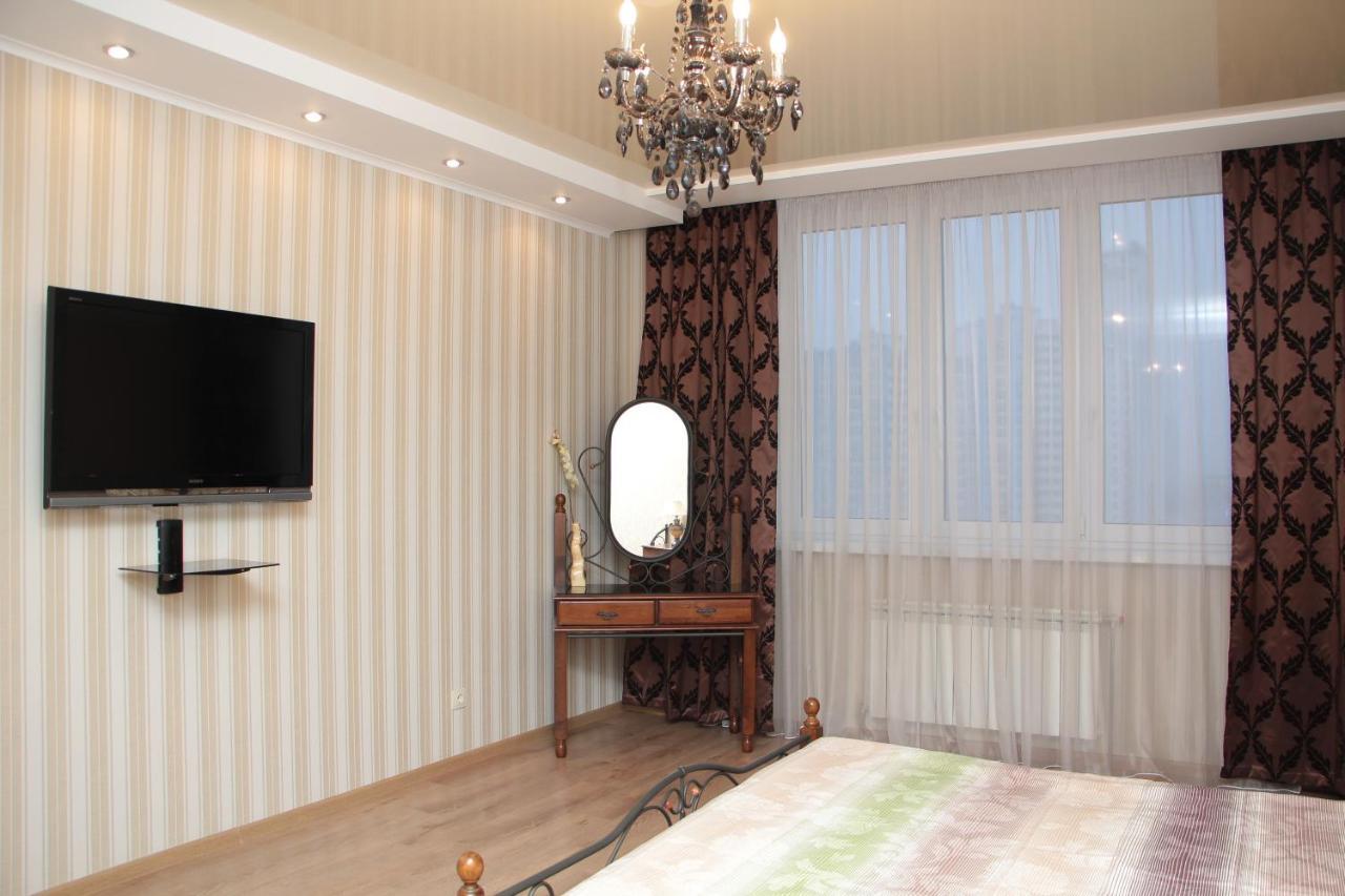 Panoramic View Lux Apartment On Metro Osokorky Kiev Exterior foto